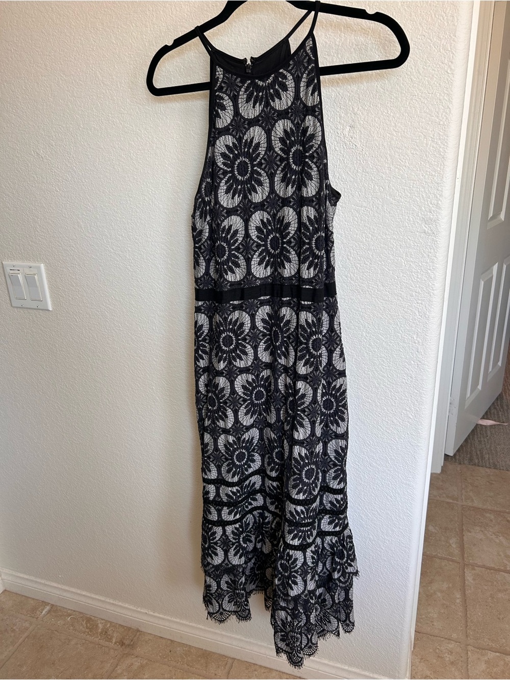 Banana Republic  Black White Floral Lace Maxi Dress Spaghetti Strap Boho Romanti